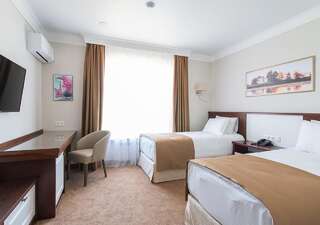 Отель Boutique Hotel Kaspi Темиртау Улучшенный двухместный номер с 2 отдельными кроватями-2